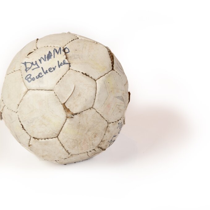 De lederen voetbal van Dynamo Bovekerke