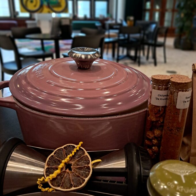 Spiraalsnijder en Creuset pot Sandra Bekkari